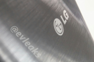 ภาพหลุด LG G3 ฝาหลังไม่น้อยหน้า HTC One M8
