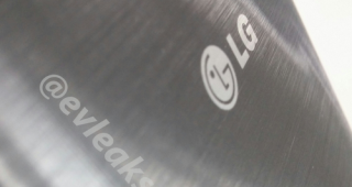 ภาพหลุด LG G3 ฝาหลังไม่น้อยหน้า HTC One M8