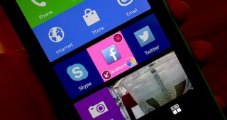 Nokia XL สุดเก๋ เปลี่ยนสี Tile ได้ตามใจ