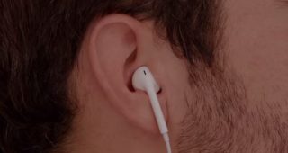 Jimmy Iovine ผู้ก่อตั้ง Beats Audio เอ่ยถึงหูฟังของ iPhone ว่าไม่เจ๋งเท่าไหร่