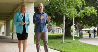Apple ประกาศจับมือ IBM
