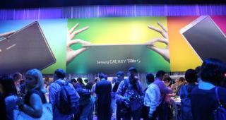 ลูกค้าโว้ย Galaxy Tab S 8.4 ร้อนจัดเพราะความบาง