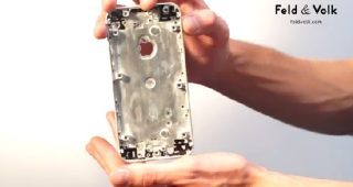 เปลือยฝาหลัง iPhone 6 ให้เห็นทุกรูขุมขน