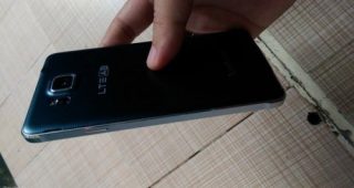ภาพหลุดล่าสุด Galaxy Alpha เปรียบเทียบความบางกับ iPhone