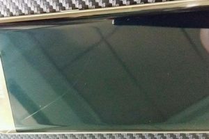 Samsung S6 Edge หน้าจอแตกเอง ทั้งที่เป็นรุ่นที่โฆษณาว่าหน้าจอทนทานมากกว่ารุ่นอื่นถึงสองเท่า!