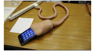 ประหลาด! ญี่ปุ่นผลิตสายสะดือชาร์จ iPhone ออกขาย ขยับได้เหมือนจริง