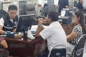 สามีแชทไลน์หากิ๊ก ภรรยาเปิดมาเจอหยอดคำหวาน คว้าปืนจ่อยิงสามีเจ็บหนัก!!