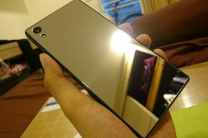 แปลง Sony Xperia Z5 ให้เป็น Z5 Premium ด้วยฟิล์มกระจกติดฝาหลัง