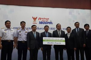 AIS จ่ายแล้ว! เช็ค 20,493 ล้านบาท งวดแรกจากการประมูลคลื่น 1800MHz