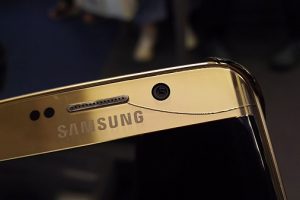 เข็ด!! Samsung Galaxy S6 edge จอแตกเองเป็นเส้น