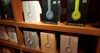 ซื้อหูฟัง beats จับคู่กับ iPhone ที่ True Shop มีให้เลือกครบทุกสี