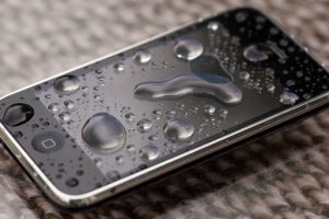 iPhone 6 โดนน้ำน็อตเป็นสนิม dtac แกะเครื่องไม่ออก 4 เดือน Apple แกะเครื่องออก 1 วัน!!