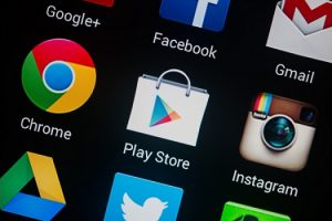 Play Store จะแสดงป้ายกำกับบนแอปพลิเคชั่นที่มีโฆษณา เพื่อแจ้งผู้ใช้ก่อนกดดาวน์โหลด