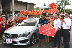 วัยรุ่นชาวอุบลฯ อายุ 17 โชคดีได้รับ Benz จาก dtac ในแคมเปญแฮปปี้ราชรถมาเกย
