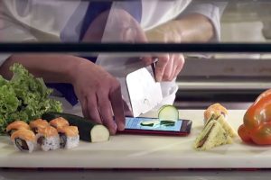 ASUS โชว์ความแกร่ง! หน้าจอกระจก Gorilla Glass 4 ของ ASUS Zenfone Selfie และ ASUS Zenfone 2 Laser