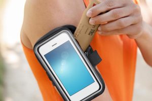 Belkin ส่งสายรัดแขนและกระเป๋าคาดเอวรุ่นใหม่ รับเทรนด์ Bike for Dad