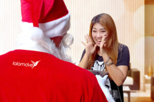 อย่าเพิ่งช็อค! พบกับซานต้าตัวเป็น ๆ เมื่อเรียกใช้บริการส่งของด้วยแอปฯ lalamove