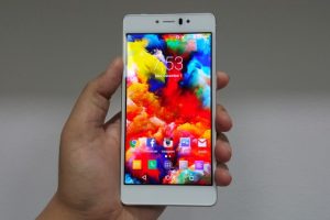 รีวิว i-mobile IQ Z Bright หน้าจอสว่างสดใส สีสันจัดจ้าน
