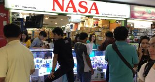 30 อันดับ โทรศัพท์มือถือขายดีในเดือนธันวาคม 2558 ที่ MBK Center
