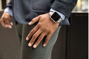 Fitbit ผลิตนาฬิกาอัจฉริยะสุดหรู Android Wear แข่งกับ Apple Watch