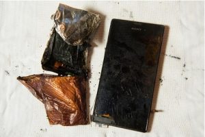 วัยรุ่นชาวเวลส์ระทึก! Sony Xperia T3 ระเบิดคามือ ขณะกำลังพิมพ์ข้อความคุยกับแฟนสาว