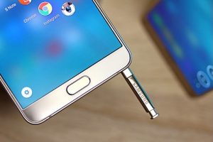 Samsung ปรับชิ้นส่วนภายใน Samsung Galaxy Note 5 ล็อตใหม่ แก้ปัญหาเสียบ S Pen กลับด้าน