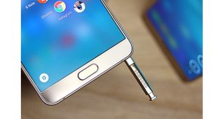 Samsung ปรับชิ้นส่วนภายใน Samsung Galaxy Note 5 ล็อตใหม่ แก้ปัญหาเสียบ S Pen กลับด้าน