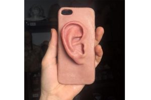 สยอง!! เคส iPhone สุดแปลก รูปทรงใบหูคน ขยับได้เหมือนของจริง