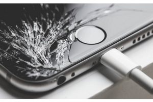 Apple ให้ผู้ใช้งานนำ iPhone เครื่องเก่าหน้าจอแตก กล้องและปุ่มเสียหาย มาแลกซื้อเครื่องใหม่ได้แล้ว