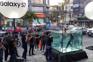 Samsung เปิดตัว Galaxy S7 edge | S7 โชว์ศักยภาพมือถือกันน้ำ กลางย่านทองหล่อ