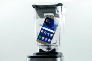 เหลือแต่ซาก!! เผยคลิป Samsung Galaxy S7 edge ถูกจับเข้าเครื่องปั่น กลายเป็นผุยผง