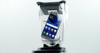 เหลือแต่ซาก!! เผยคลิป Samsung Galaxy S7 edge ถูกจับเข้าเครื่องปั่น กลายเป็นผุยผง