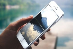 รู้ยัง? iPhone รุ่นเก่าสามารถถ่าย Live Photos ได้แล้วนะ﻿