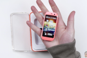 Posh Mobile Micro X S240 สมาร์ทโฟน Android ที่มีขนาดเล็กที่สุดในโลก ราคาไม่ถึง 2,000 บาท