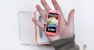Posh Mobile Micro X S240 สมาร์ทโฟน Android ที่มีขนาดเล็กที่สุดในโลก ราคาไม่ถึง 2,000 บาท