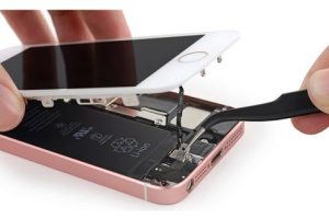 iFixit ชำแหละ iPhone SE เผยค่อนข้างซ่อมง่าย