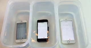 ทดสอบคุณสมบัติกันน้ำของ iPhone SE เทียบกับ iPhone 5s และ iPhone 6s