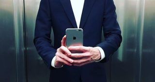 เผยภาพหลุด iPhone 7 ล่าสุด! ไร้เส้นเสาอากาศ เลนส์กล้องไม่นูน