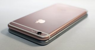เพิ่งรู้ตัว?! Tim Cook ยอมรับ iPhone มีราคาที่สูงเกินไปจริงๆ เตรียมปรับราคาลงในบางประเทศ