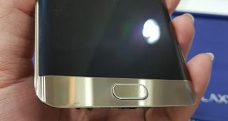 ถึงกับต้องกุมขมับ!! เมื่อส่งมือถือซ่อมที่ศูนย์ Samsung แล้วโดนเล่นแง่