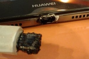 ระทึก!! ซื้อ Huawei P8 Lite ใช้งานได้สองเดือน ชาร์จแล้วเครื่องไหม้!