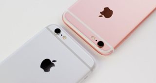 ฮือฮา!! หนุ่มรัฐฟลอริดาฟ้องร้อง Apple เลียนแบบดีไซน์ iPhone เรียกร้องค่าเสียหายกว่า 3 แสนล้านบาท