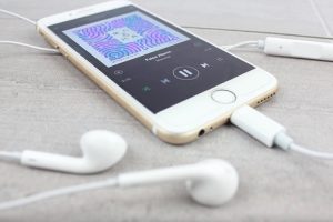 เผยโฉมหูฟัง EarPods แบบพอร์ต Lightning สำหรับ iPhone 7