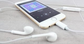 เผยโฉมหูฟัง EarPods แบบพอร์ต Lightning สำหรับ iPhone 7