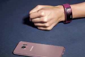 Samsung Gear Fit 2 สีชมพู ของขวัญเพื่อคุณแม่ ให้ Fit & Firm