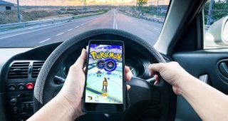 เริ่มแล้ว!! ตำรวจคุมเข้มจับผู้เล่น Pokemon GO ขณะขับรถ ปรับสูงสุด 1,000 บาท
