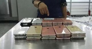 ศุลกากรตรวจเข้ม!! ผู้ลักลอบนำเข้า iPhone 7 และ iPhone 7 Plus แบบตาไม่กระพริบ