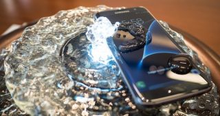 ผู้ใช้งานผิดหวัง! กรณี Samsung Galaxy S7 edge ไม่กันน้ำเหมือนที่โฆษณา ทำให้เครื่องหมดประกันทันที