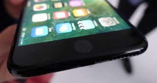 สื่อนอกเผย!! ปุ่มโฮมของ iPhone 7 จะไม่สามารถใช้งานได้ขณะสวมถุงมือ