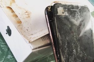 กำลังฮิต!! iPhone 7 Plus ระเบิดทำลายตัวเองระหว่างขนส่ง